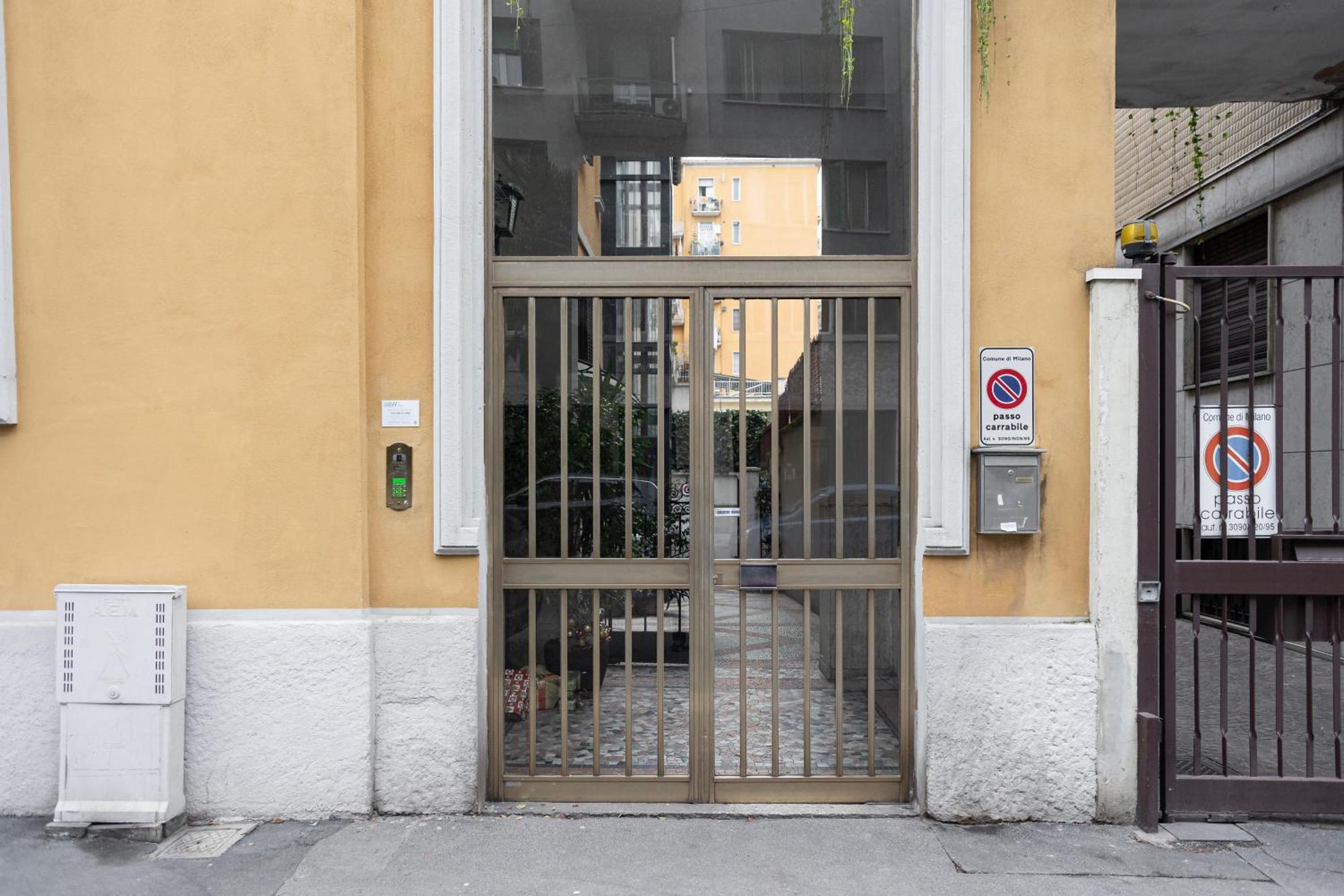 Appartement Elegante Quadrilocale Liberty In Zona Risorgimento Milan